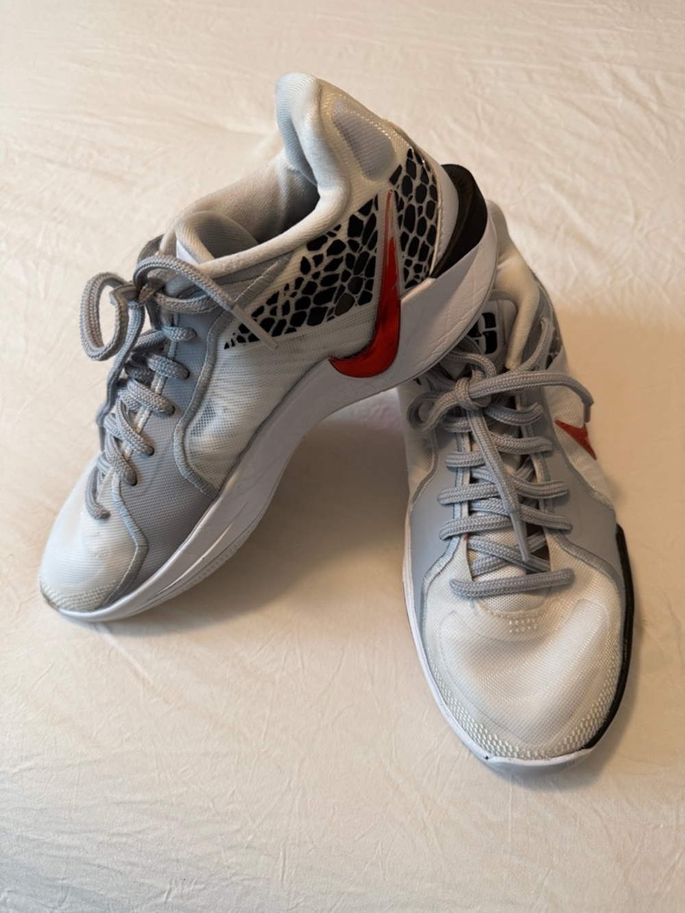 NIKE SABRINA 2 BASKETBALL/VOLLEYBALL SHOES